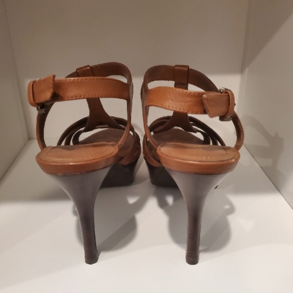 BCBGeneration platform pumps - Picture 3 of 4